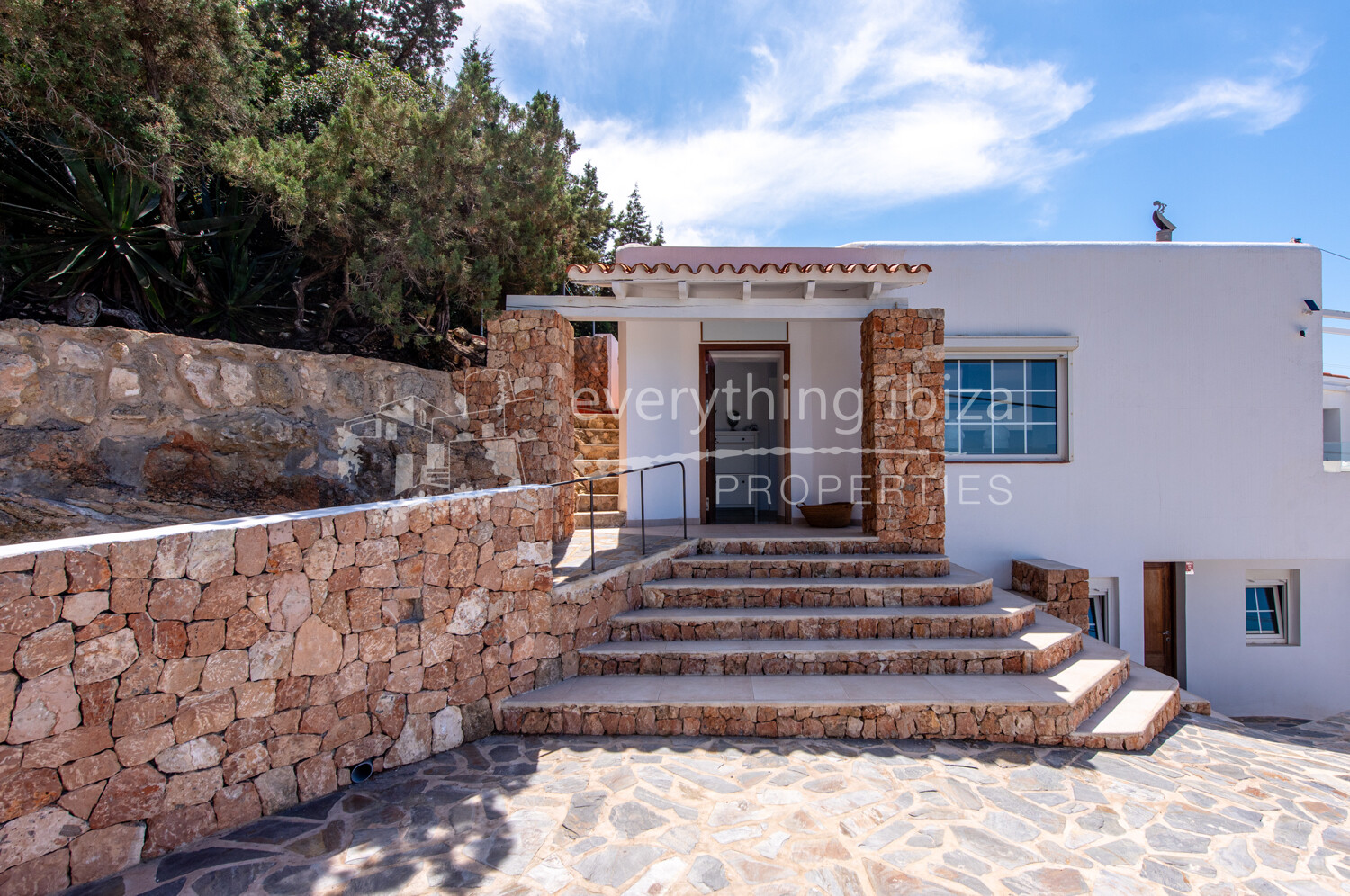 Luxury Elegant Modern Villa with Stunning Views and Close to Beaches, ref. 1708, for sale in Ibiza by everything ibiza Properties