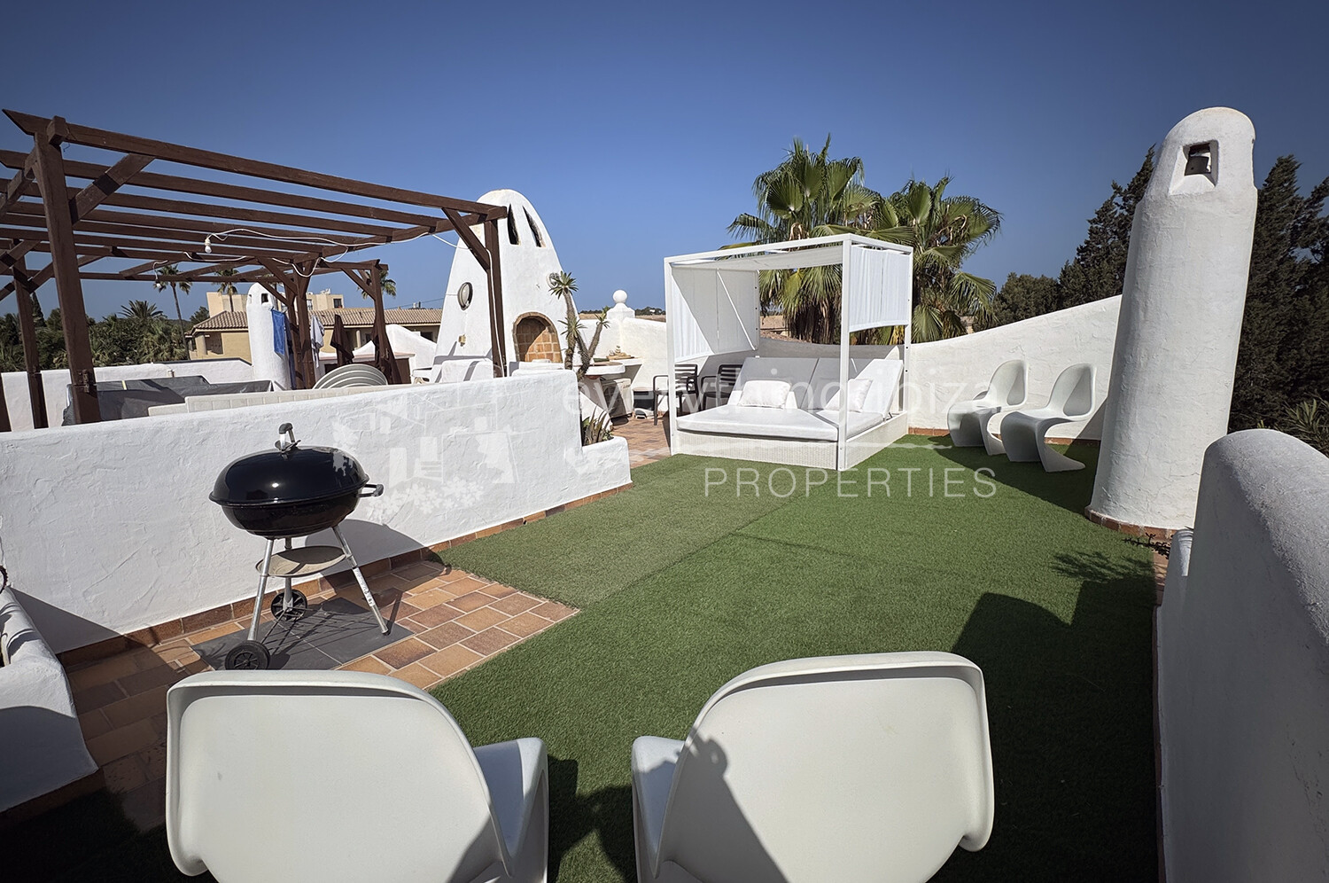 Beautiful Penthouse Apartment with Roof Terrace & Close to the Beach, ref. 1729, for sale in Ibiza by everything ibiza Properties