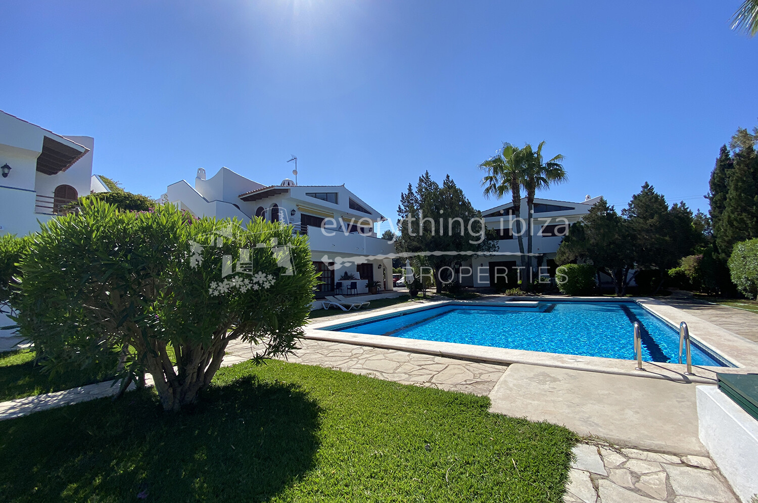 Beautiful Penthouse Apartment with Roof Terrace & Close to the Beach, ref. 1729, for sale in Ibiza by everything ibiza Properties