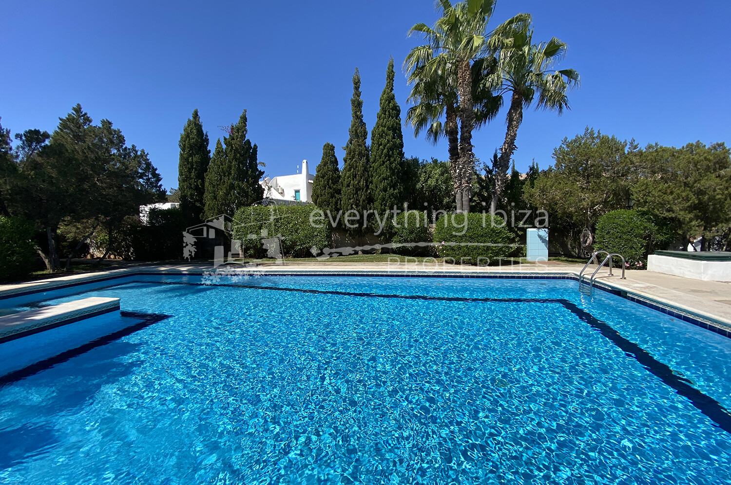 Beautiful Penthouse Apartment with Roof Terrace & Close to the Beach, ref. 1729, for sale in Ibiza by everything ibiza Properties