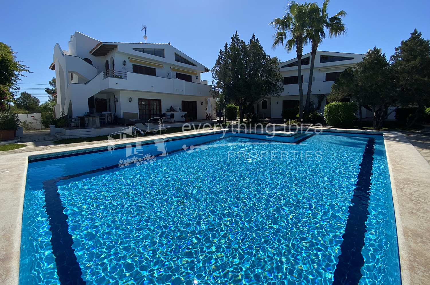 Beautiful Penthouse Apartment with Roof Terrace & Close to the Beach, ref. 1729, for sale in Ibiza by everything ibiza Properties