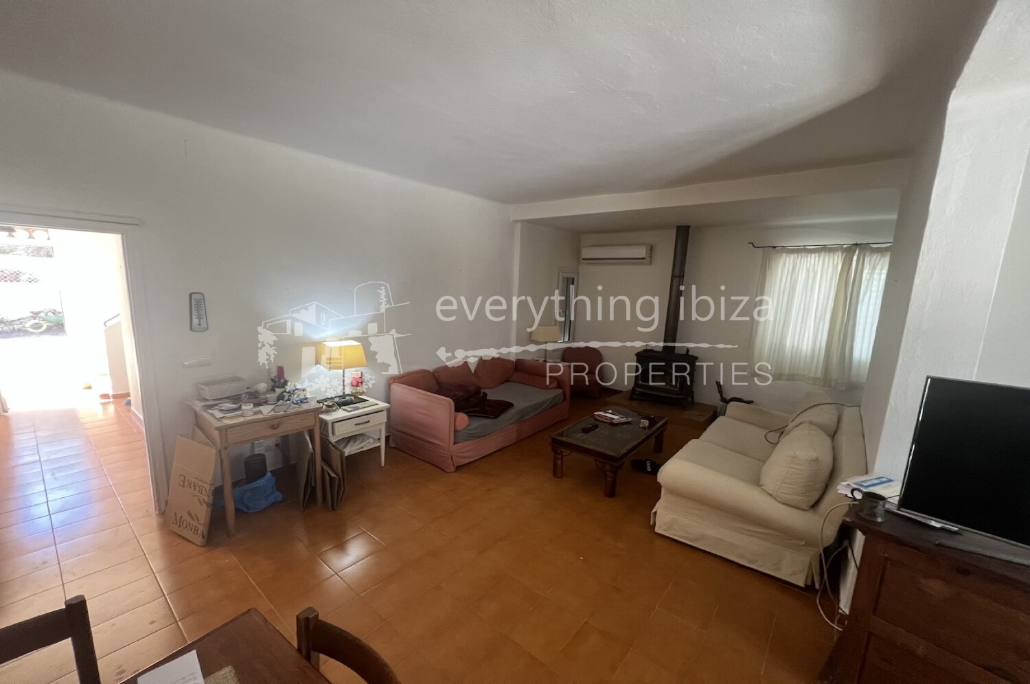 Charming Traditional 3 Bed Detached Villa Ideal for Design Refresh, ref. 1731, for sale in Ibiza by everything ibiza Properties