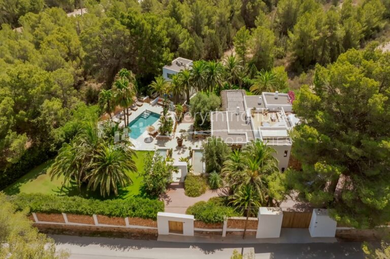 Stunning Country Villa Set in Beautiful Grounds with Guest House & Tourist License, ref. 1747, for sale in Ibiza by everything ibiza Properties