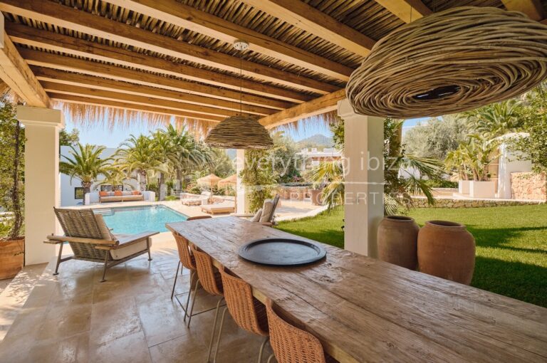 Stunning Country Villa Set in Beautiful Grounds with Guest House & Tourist License, ref. 1747, for sale in Ibiza by everything ibiza Properties