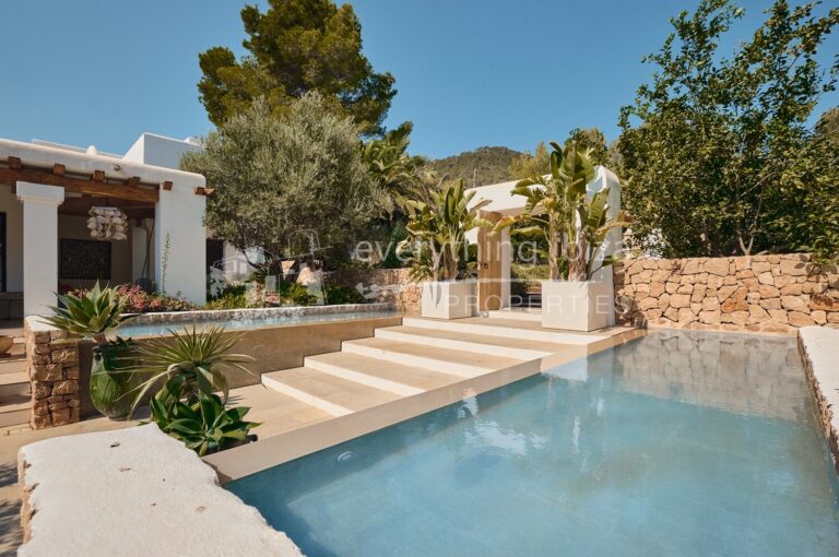 Stunning Country Villa Set in Beautiful Grounds with Guest House & Tourist License, ref. 1747, for sale in Ibiza by everything ibiza Properties