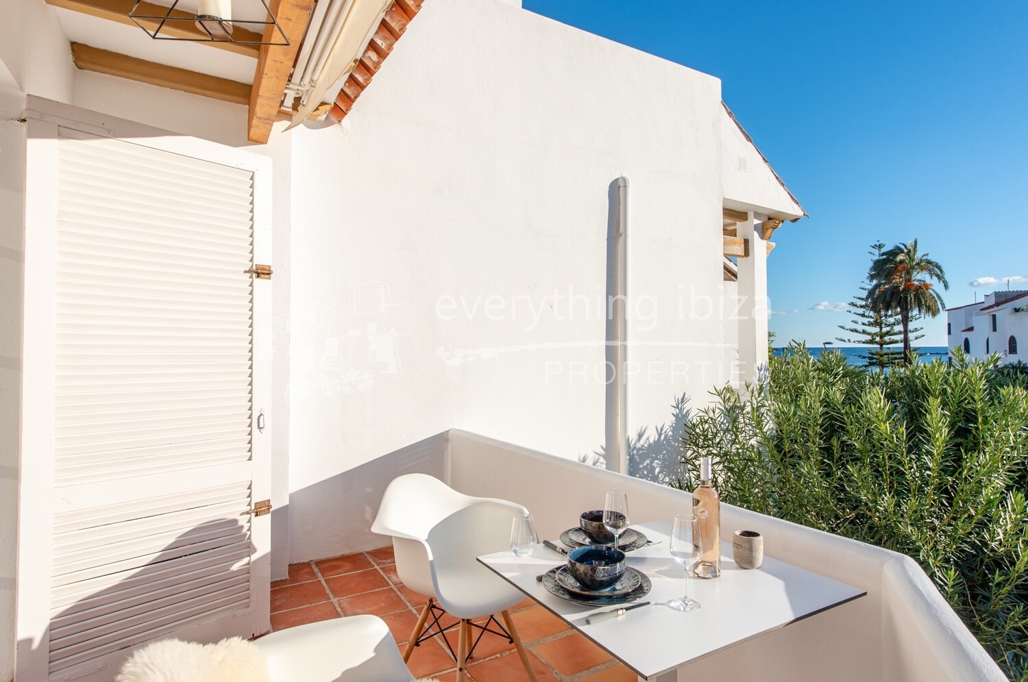 Luxuriously Renovated Penthouse with Private Rooftop, Just Steps from the Beach, ref. 1750, for sale in Ibiza by everything ibiza Properties