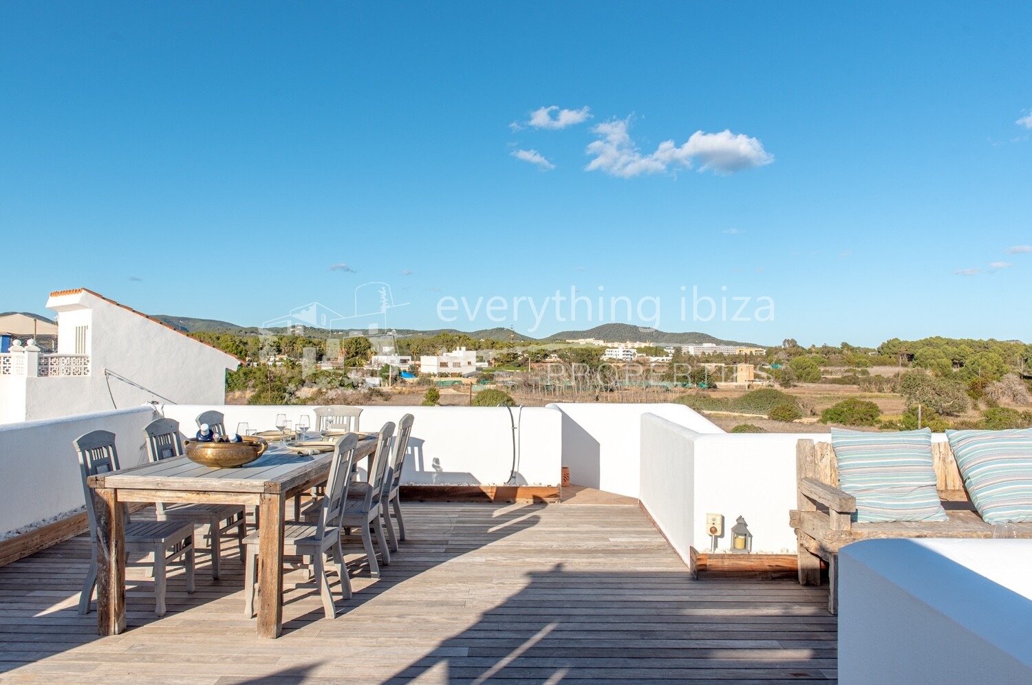 Luxuriously Renovated Penthouse with Private Rooftop, Just Steps from the Beach, ref. 1750, for sale in Ibiza by everything ibiza Properties