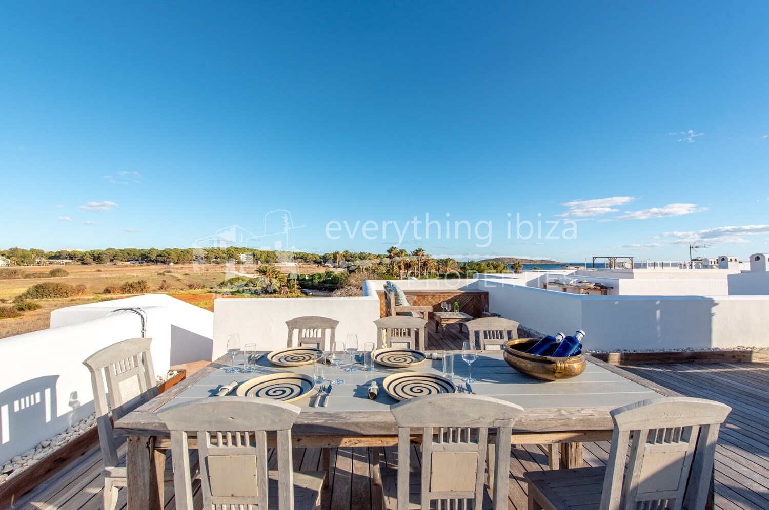 Luxuriously Renovated Penthouse with Private Rooftop, Just Steps from the Beach, ref. 1750, for sale in Ibiza by everything ibiza Properties