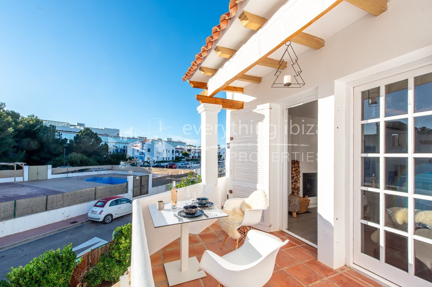 Luxuriously Renovated Penthouse with Private Rooftop, Just Steps from the Beach, ref. 1750, for sale in Ibiza by everything ibiza Properties