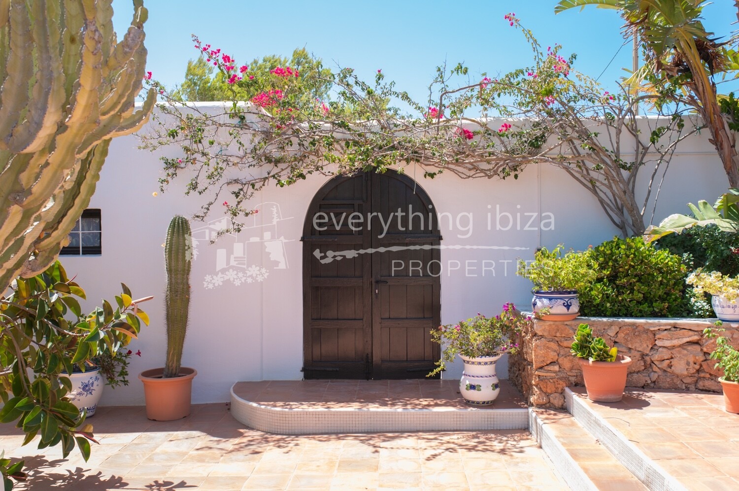 Magnificent Country Villa with Mesmerising Sunset and Es Vedra Views, ref. 1751, for sale in Ibiza by everything ibiza Properties