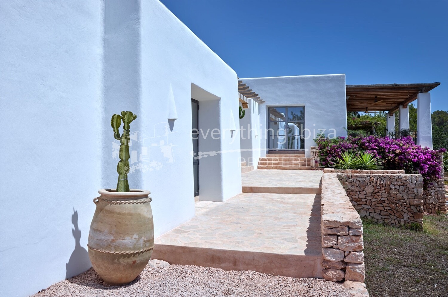 Stylish Luxurious Blakstad Finca on a Large Rural Plot Close to Santa Gertrudis, ref. 1763, for sale in Ibiza by everything ibiza Properties